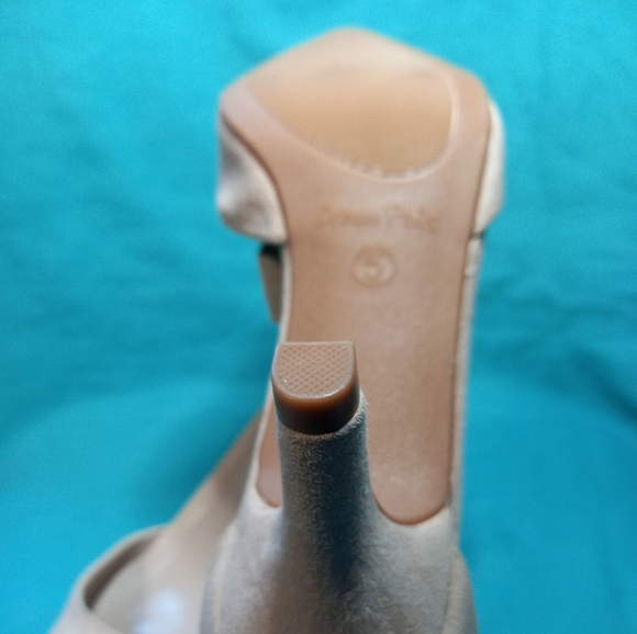 Nude Heels, Size 5 - Picture 5 of 5